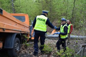 Czynnosci policjantówna miejscu zdarzenia