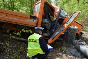 Policjant piszący oględziny