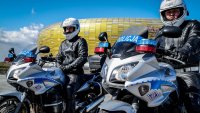 policjanci na motocyklach