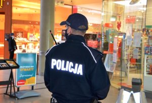 Policjant w galerii