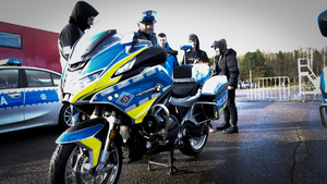 policjant na motocyklu