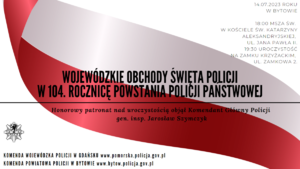 Na biało czerwonym tle napis WOJEWÓDZKIE OBCHODY ŚWIĘTA POLICJI W 104. ROCZNICĘ POWSTANIA POLICJI PAŃSTWOWEJ