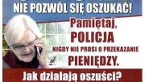 Plakat, na którym starsza kobieta trzyma w dłoni telefon,