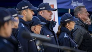 Policjanci stojący w szeregu