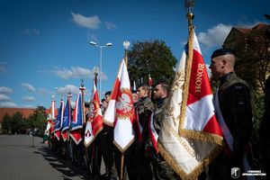 Zdjęcia z uroczystości  ślubowania uczniów klas mundurowych.