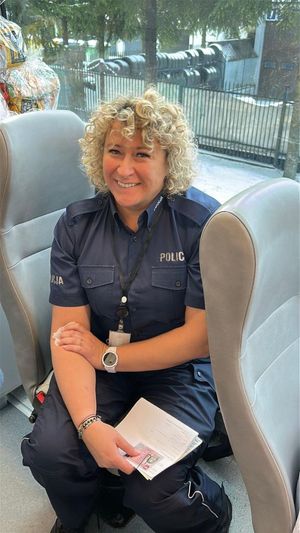 Zdjęcia z hororowego oddawania krwi prz chojnickiej szkole mundurowej w krwiobusie