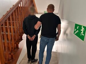 Policjant prowadzący zatrzymanego